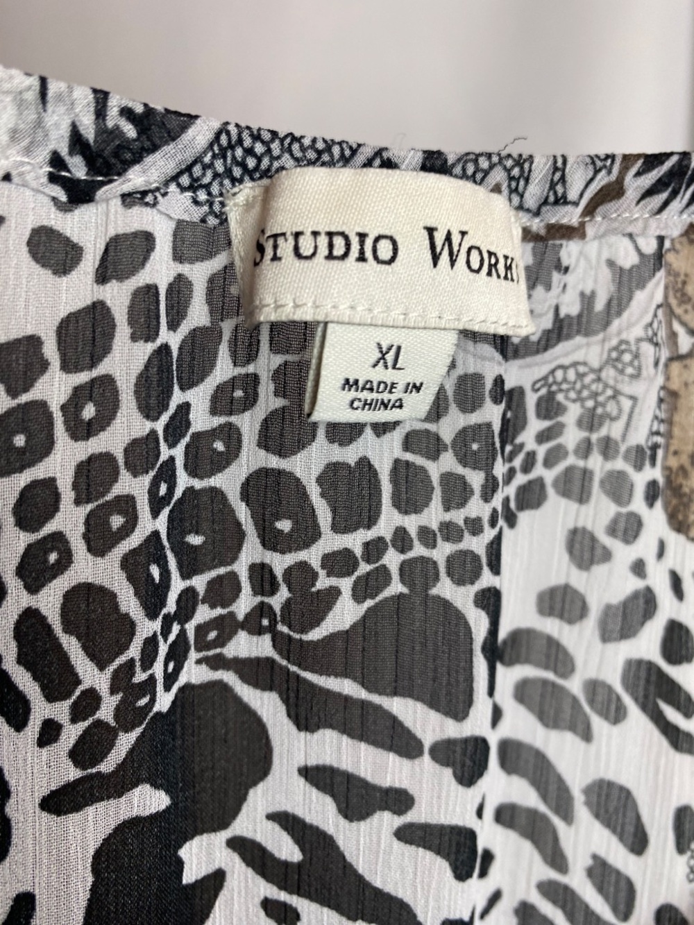 Studio Works Womenʻs Sheer Lightweight Paisley Floral Animal Print Blouse XL - Picture 2 of 7
